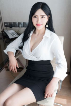 手伸进衣服里捏胸舌吻视频_国产剧在线观看